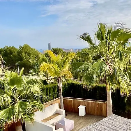 別荘 House With Private Garden And Community Pool フィネストラット