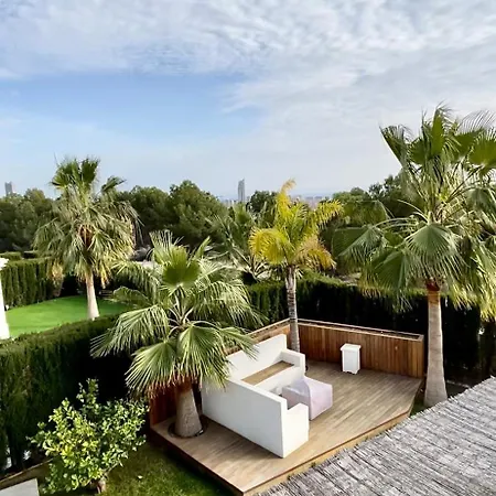 House With Private Garden And Community Pool 別荘 フィネストラット