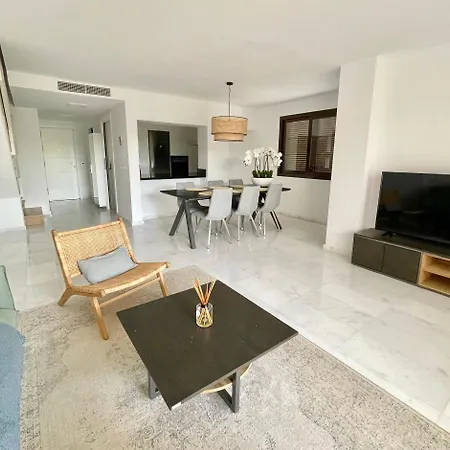 House With Private Garden And Community Pool 別荘 *