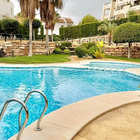 House With Private Garden And Community Pool 別荘 *