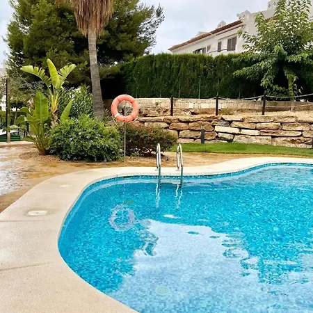 別荘 House With Private Garden And Community Pool フィネストラット