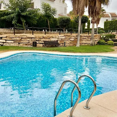 House With Private Garden And Community Pool *